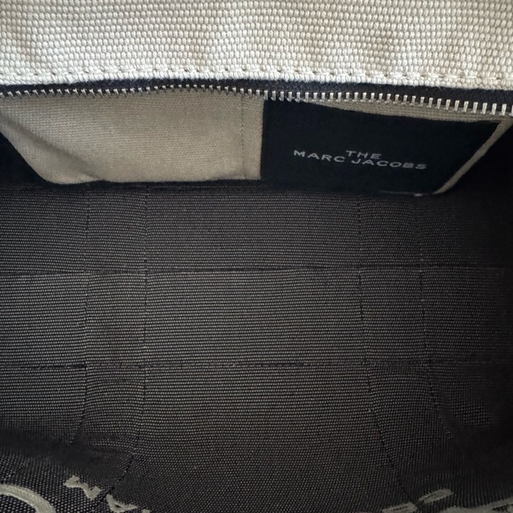 Marc Jacobs THE JACQUARD
LARGE TOTE BAG - Picture 8 of 10